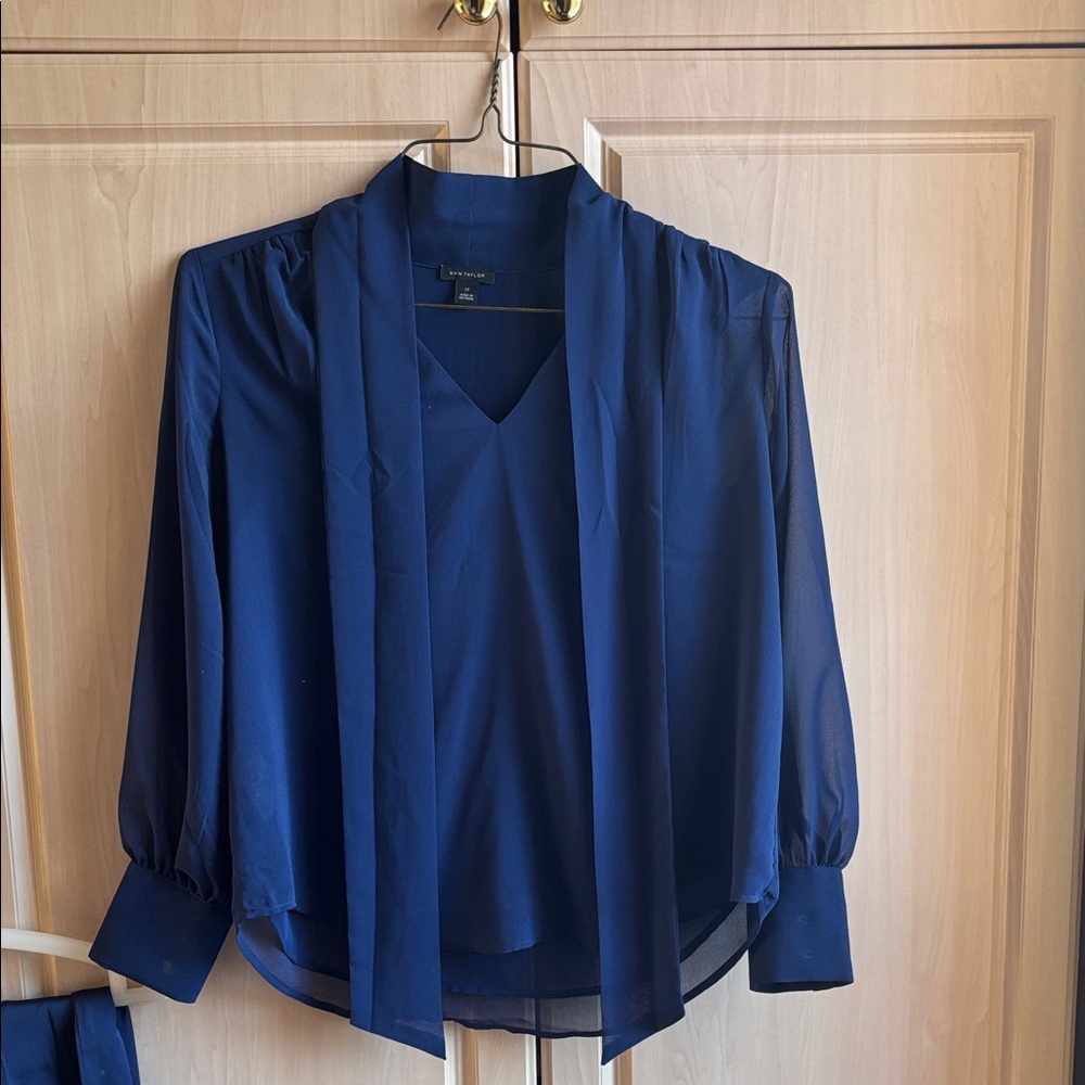 Ann Taylor Navy tie front blouse SP and wide leg slacks 4petite - EUC like new - Picture 6 of 15
